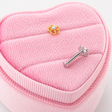 Load image into Gallery viewer, Flower Gem Labret
