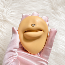Load image into Gallery viewer, Hollow Heart Labret
