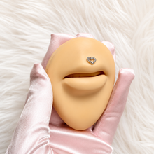 Load image into Gallery viewer, Hollow Heart Labret
