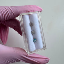 Load image into Gallery viewer, Titanium Cute Flower Nose Ring/ Labret
